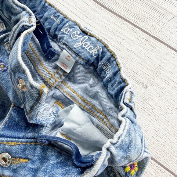 Cat & Jack Toddler Girl Denim Shorts Jean Shorts Embroidered Flowers Stretch 2T - Picture 2 of 3